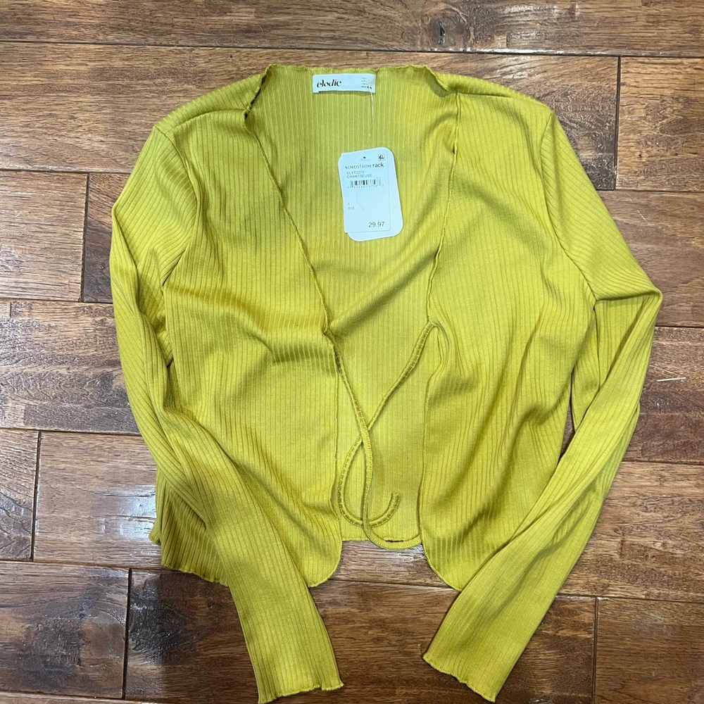Elodie tie front cardigan style top, size Large